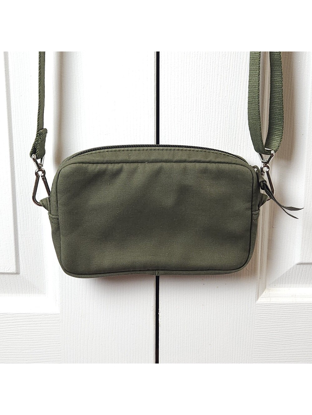 VERA BRADLEY RFID Crossbody Convertible Pouch  Climbing Ivy Green Cotton